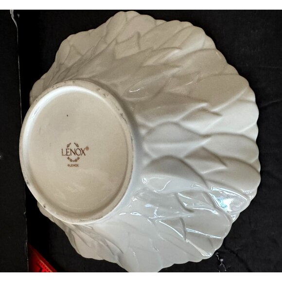 Lenox Sunflower Ceramic Serving Bowl Ivory White Textured 8-Inch Diameter Porcel - Picture 6 of 6